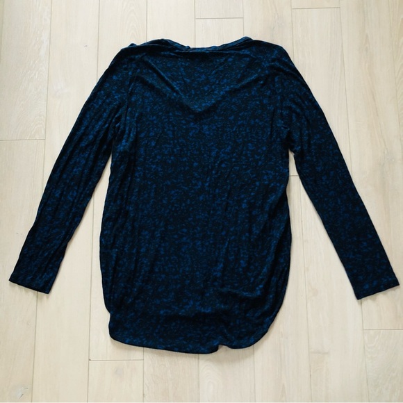 Wilfred Side Slit Round Hem Rayon Top in Dark Blue & Black - Picture 4 of 11